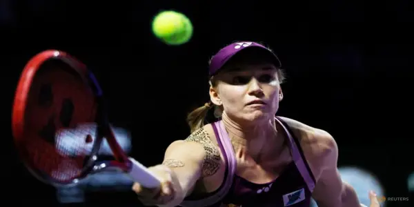 Anisimova Triumphs Over Swiatek at WTA Finals, Joins Rybakina in Semis