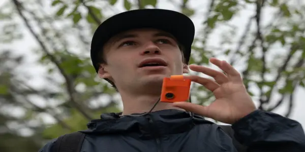 Innovative AI Device Enhances Solo Travel Experience
