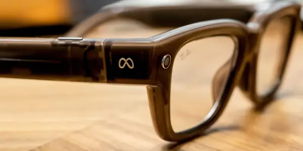Tech Giants Embrace AI to Revitalize Smart Glasses Market