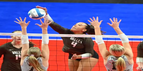 Apple Valley Shocks East Ridge in Class 4A Volleyball Quarterfinals