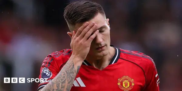 Manchester United's Benjamin Sesko Faces Month-Long Absence Due to Knee Injury