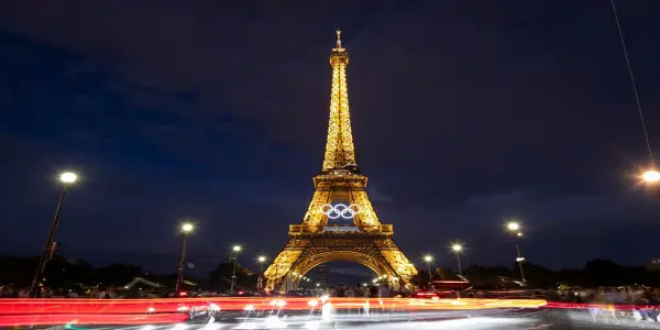 Rising Air Travel Demand Strains Tourist Hotspots Worldwide