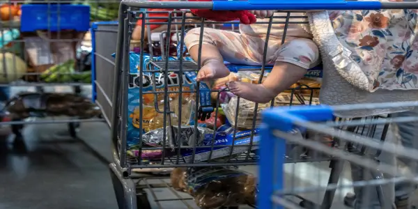US Consumer Confidence Plummets to Lowest Point Since April Amid Economic Concerns