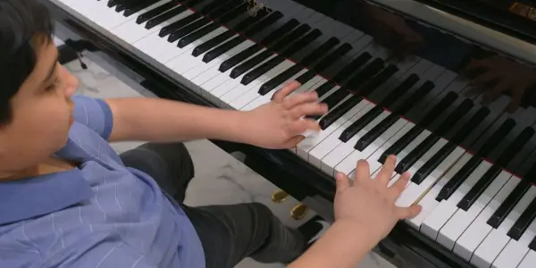 Innovative Payam Method Transforms Piano Education for Young Learners