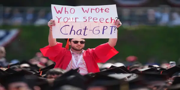 US College Graduates Confront Tough Job Market Amid Economic Challenges